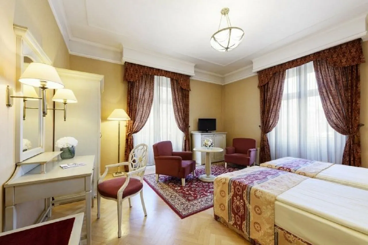 Danubius Hotel Astoria City Center Budapest 4*,  Hungary